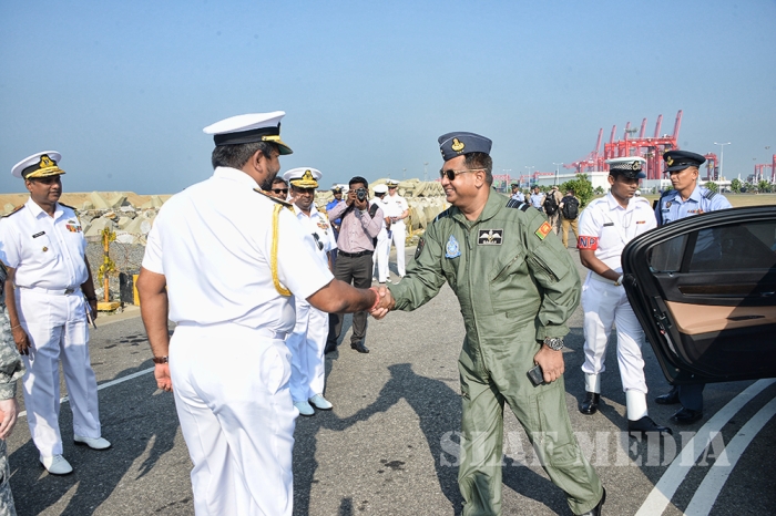 Commander visits 'USS Blue Ridge' in Colombo Port
