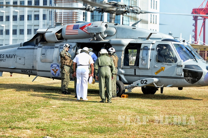 Commander visits 'USS Blue Ridge' in Colombo Port