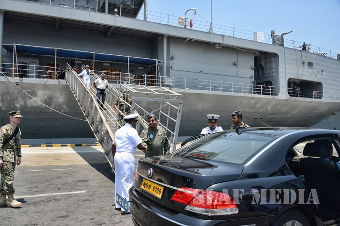 Commander visits 'USS Blue Ridge' in Colombo Port