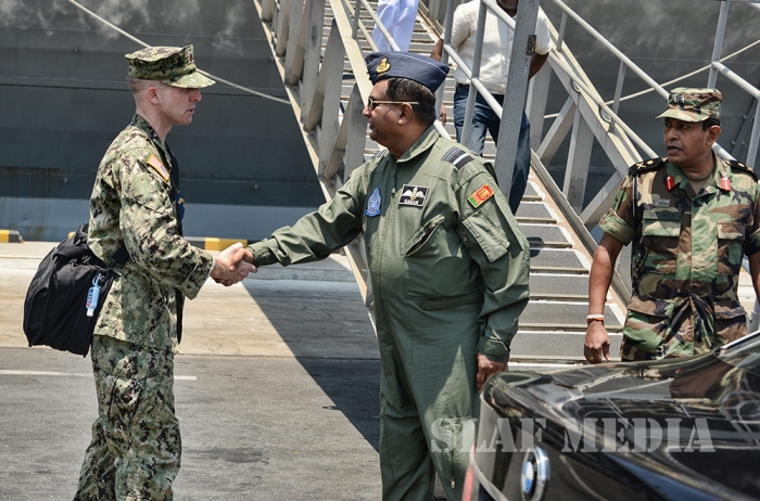 Commander visits 'USS Blue Ridge' in Colombo Port