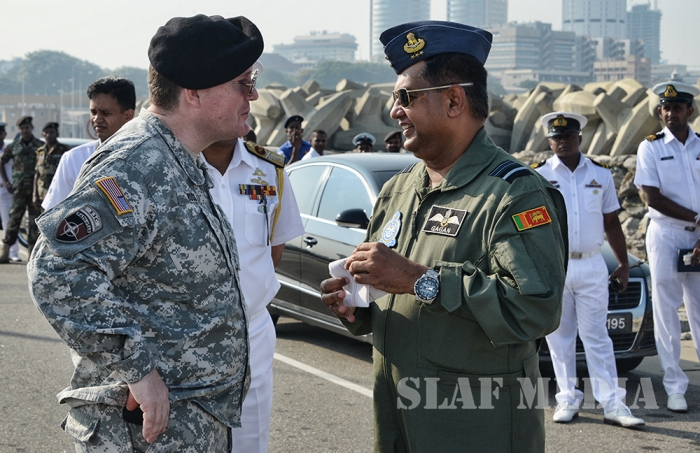 Commander visits 'USS Blue Ridge' in Colombo Port
