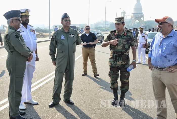 Commander visits 'USS Blue Ridge' in Colombo Port