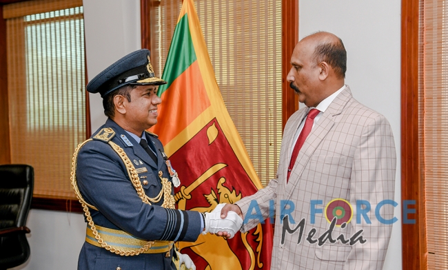 Commander of the Air Force calls on the Secretary of Defence