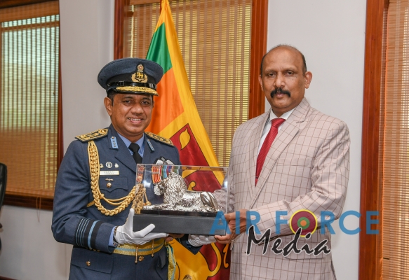 Commander of the Air Force calls on the Secretary of Defence