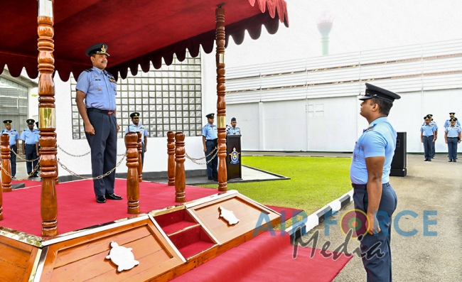 New Command Master Warrant Officer Takes Over Duties