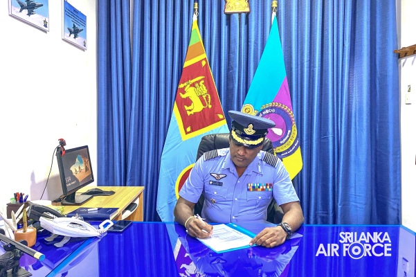CHANGE OF
COMMAND AT SLAF STATION PIDURUTALAGALA