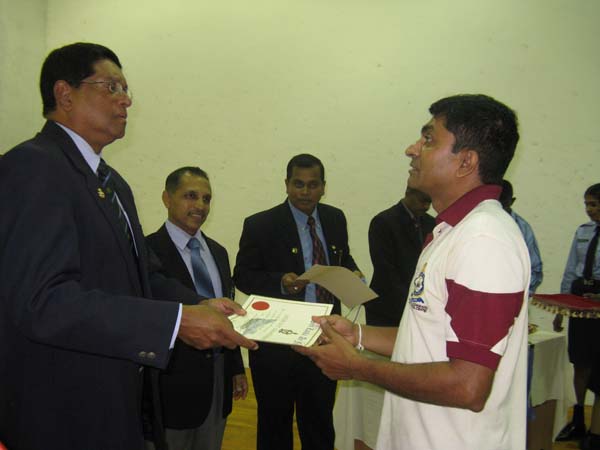 කොළඹ කඳවුර 2010 අන්තර් ඒකක ස්කොෂ් ශුරතාවයට හිමිකම් කියයි...