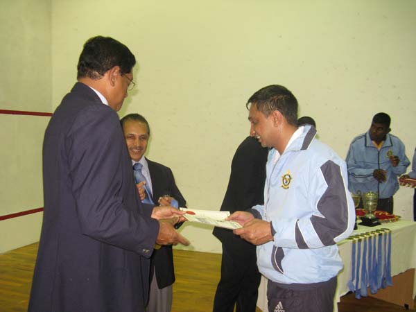 කොළඹ කඳවුර 2010 අන්තර් ඒකක ස්කොෂ් ශුරතාවයට හිමිකම් කියයි...
