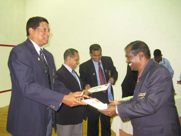 කොළඹ කඳවුර 2010 අන්තර් ඒකක ස්කොෂ් ශුරතාවයට හිමිකම් කියයි...
