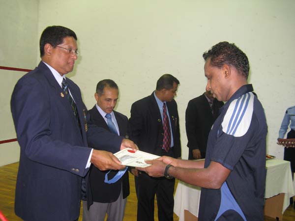 කොළඹ කඳවුර 2010 අන්තර් ඒකක ස්කොෂ් ශුරතාවයට හිමිකම් කියයි...