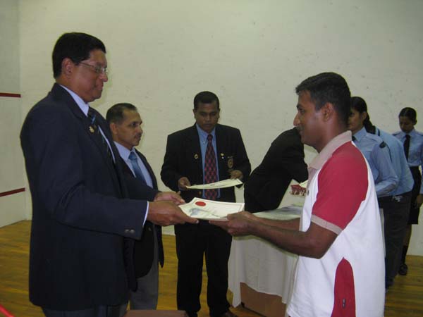 කොළඹ කඳවුර 2010 අන්තර් ඒකක ස්කොෂ් ශුරතාවයට හිමිකම් කියයි...
