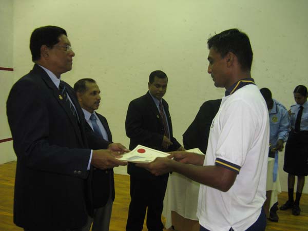 කොළඹ කඳවුර 2010 අන්තර් ඒකක ස්කොෂ් ශුරතාවයට හිමිකම් කියයි...