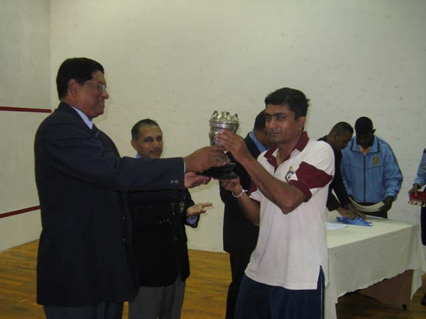 කොළඹ කඳවුර 2010 අන්තර් ඒකක ස්කොෂ් ශුරතාවයට හිමිකම් කියයි...