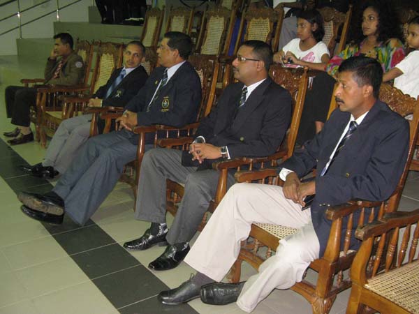 කොළඹ කඳවුර 2010 අන්තර් ඒකක ස්කොෂ් ශුරතාවයට හිමිකම් කියයි...