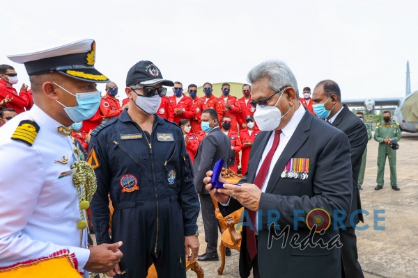 NO 5 AND 6
SQUADRONS HONOURED WITH THE PRESIDENT'S COLOUR