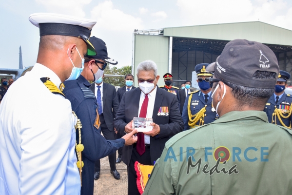 NO 5 AND 6
SQUADRONS HONOURED WITH THE PRESIDENT'S COLOUR