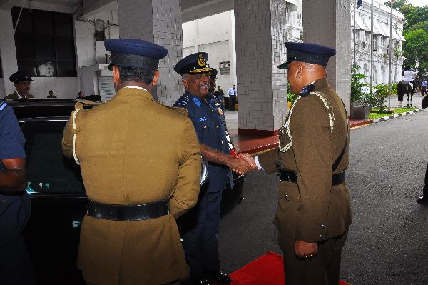 Commander of the Air Force visits Inspector General of Police