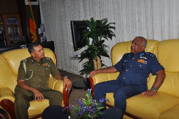 Commander of the Air Force visits Inspector General of Police