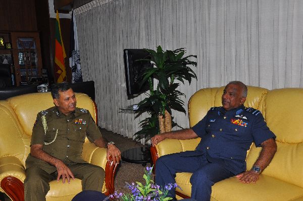 Commander of the Air Force visits Inspector General of Police