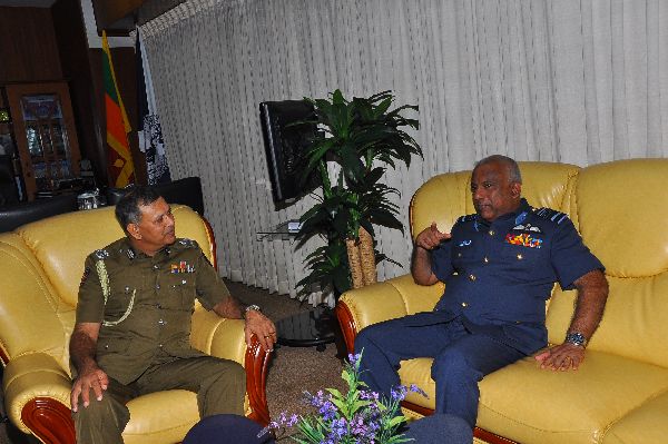 Commander of the Air Force visits Inspector General of Police