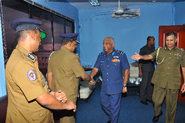 Commander of the Air Force visits Inspector General of Police