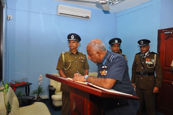 Commander of the Air Force visits Inspector General of Police