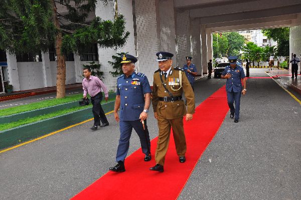 Commander of the Air Force visits Inspector General of Police