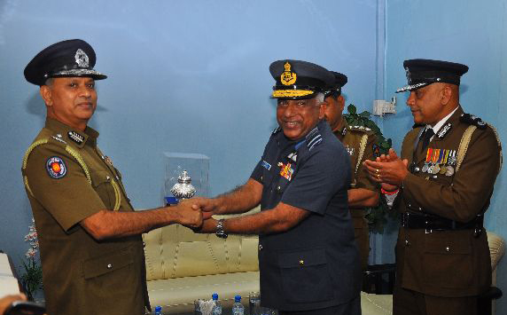 Commander of the Air Force visits Inspector General of Police