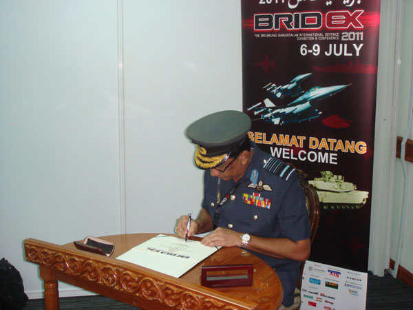 ගුවන් හමුදාපති බ්රයිඩෙක්ස් 2011 ප්රදර්ශනයට ආරාධනා ලබයි