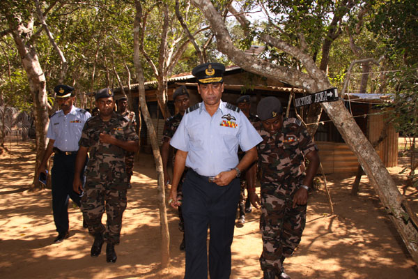 ගුවන් හමුදාපතිතුමාගේ ඉරනමඩු සංචාරය Commander Visits SLAF Unit Iranamadu