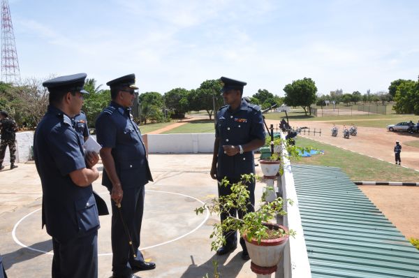 ගුවන් හමුදාපතිතුමන් පාලවි කඳවුරේ වාර්ෂික පරීක්ෂනය සිදුකරයි