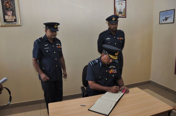 ගුවන් හමුදාපතිතුමන් පාලවි කඳවුරේ වාර්ෂික පරීක්ෂනය සිදුකරයි