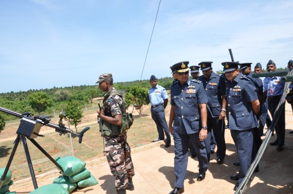 ගුවන් හමුදාපතිතුමන් පාලවි කඳවුරේ වාර්ෂික පරීක්ෂනය සිදුකරයි