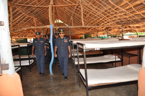 ගුවන් හමුදාපතිතුමන් පාලවි කඳවුරේ වාර්ෂික පරීක්ෂනය සිදුකරයි