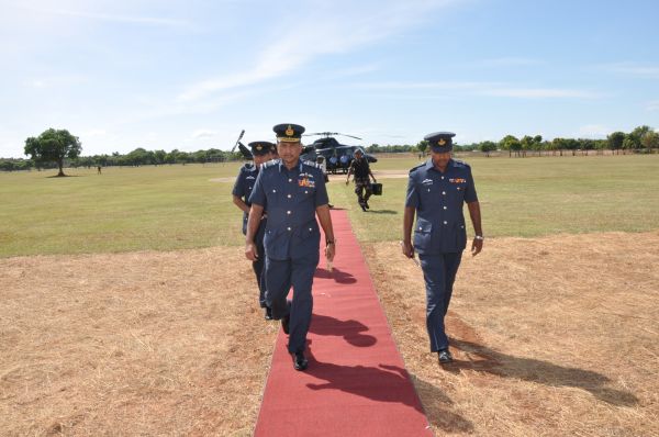 ගුවන් හමුදාපතිතුමන් පාලවි කඳවුරේ වාර්ෂික පරීක්ෂනය සිදුකරයි