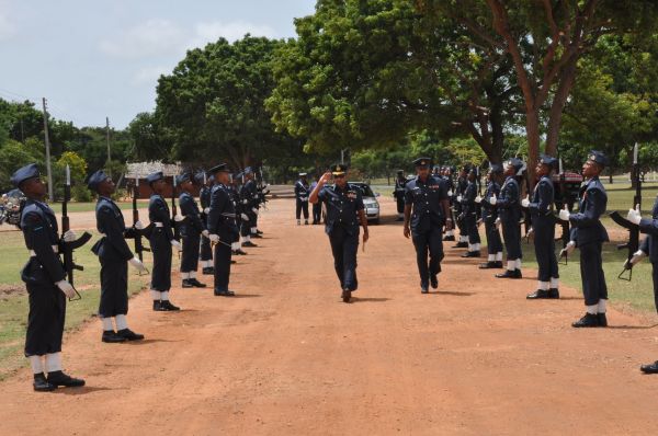 ගුවන් හමුදාපතිතුමන් පාලවි කඳවුරේ වාර්ෂික පරීක්ෂනය සිදුකරයි