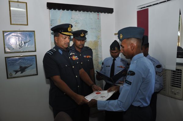ගුවන් හමුදාපතිතුමන් පාලවි කඳවුරේ වාර්ෂික පරීක්ෂනය සිදුකරයි