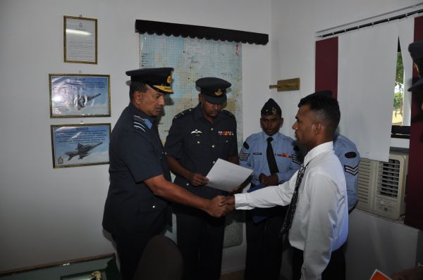 ගුවන් හමුදාපතිතුමන් පාලවි කඳවුරේ වාර්ෂික පරීක්ෂනය සිදුකරයි