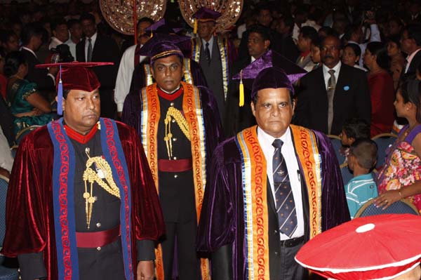 ත්රිවිධ හමුදා නිළධාරීන් 119 දෙනෙකු ජනපති අතින් උපාධි ලබයි