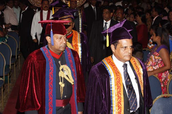 ත්රිවිධ හමුදා නිළධාරීන් 119 දෙනෙකු ජනපති අතින් උපාධි ලබයි