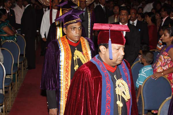 ත්රිවිධ හමුදා නිළධාරීන් 119 දෙනෙකු ජනපති අතින් උපාධි ලබයි