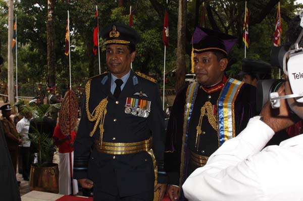 ත්රිවිධ හමුදා නිළධාරීන් 119 දෙනෙකු ජනපති අතින් උපාධි ලබයි