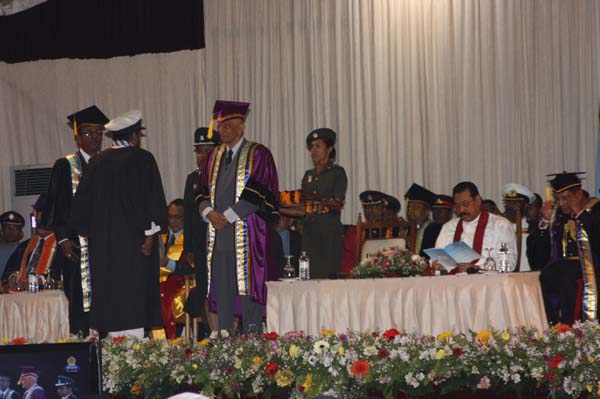 ත්රිවිධ හමුදා නිළධාරීන් 119 දෙනෙකු ජනපති අතින් උපාධි ලබයි