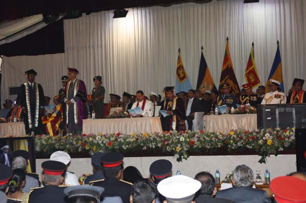 ත්රිවිධ හමුදා නිළධාරීන් 119 දෙනෙකු ජනපති අතින් උපාධි ලබයි