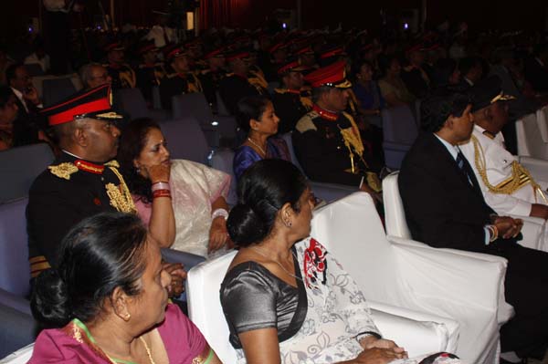 ත්රිවිධ හමුදා නිළධාරීන් 119 දෙනෙකු ජනපති අතින් උපාධි ලබයි