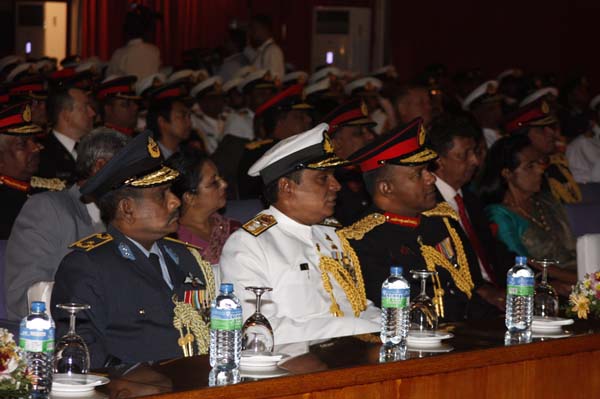 ත්රිවිධ හමුදා නිළධාරීන් 119 දෙනෙකු ජනපති අතින් උපාධි ලබයි