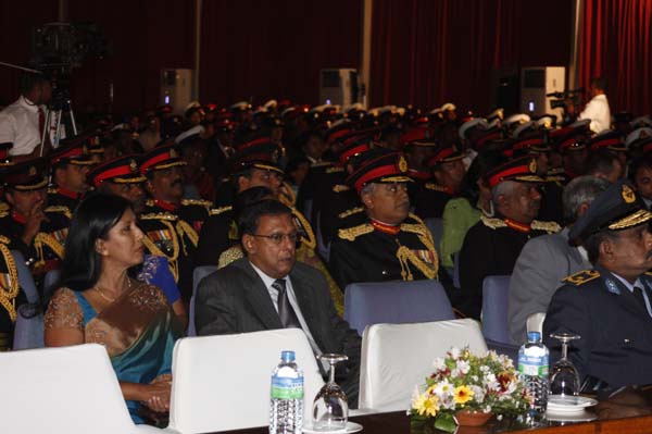 ත්රිවිධ හමුදා නිළධාරීන් 119 දෙනෙකු ජනපති අතින් උපාධි ලබයි
