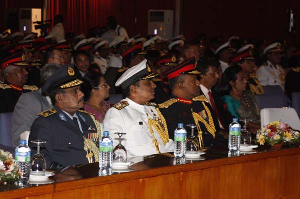 ත්රිවිධ හමුදා නිළධාරීන් 119 දෙනෙකු ජනපති අතින් උපාධි ලබයි