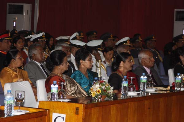 ත්රිවිධ හමුදා නිළධාරීන් 119 දෙනෙකු ජනපති අතින් උපාධි ලබයි