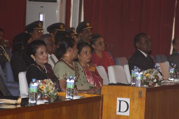 ත්රිවිධ හමුදා නිළධාරීන් 119 දෙනෙකු ජනපති අතින් උපාධි ලබයි